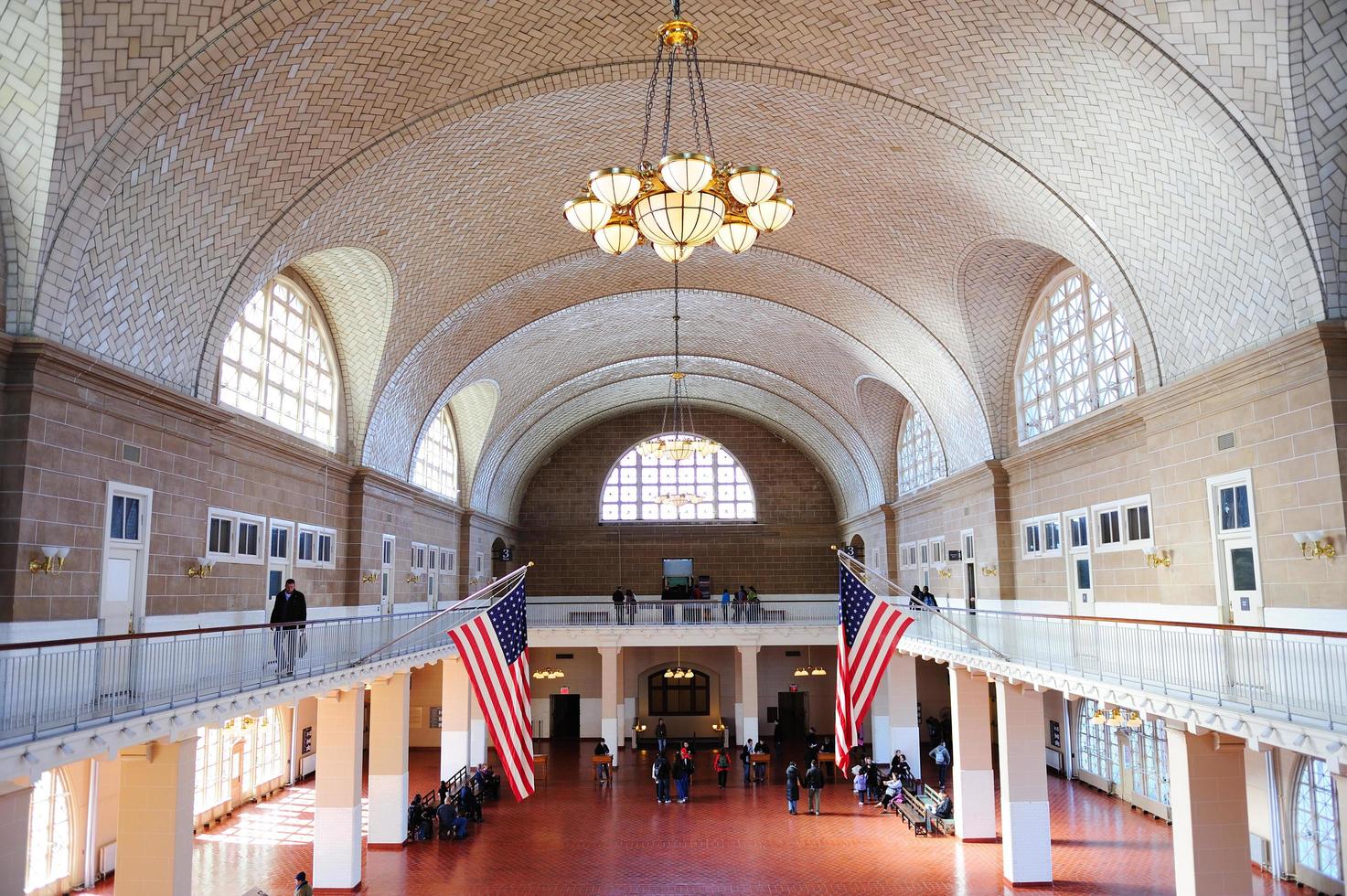 nyc, 2011 - gran salón de la isla de ellis de la ciudad de nueva york foto