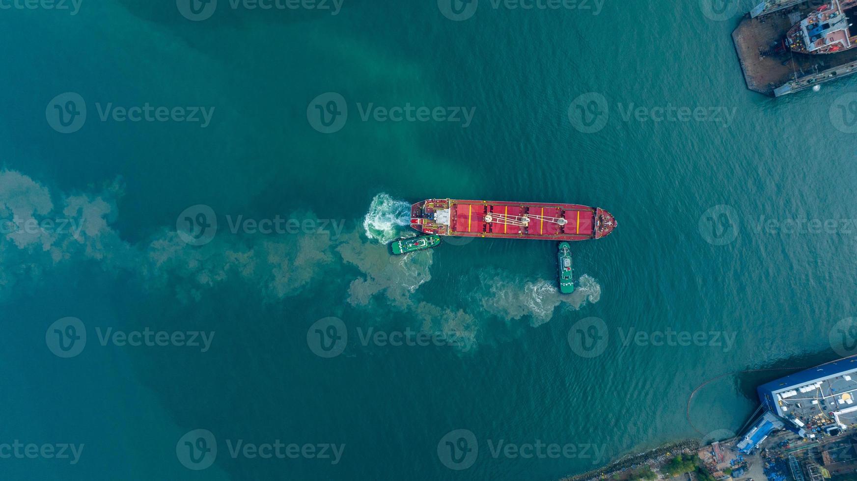 remolcador arrastre contenedor buque de carga buque a carga internacional contenedor patio puerto concepto envío foto