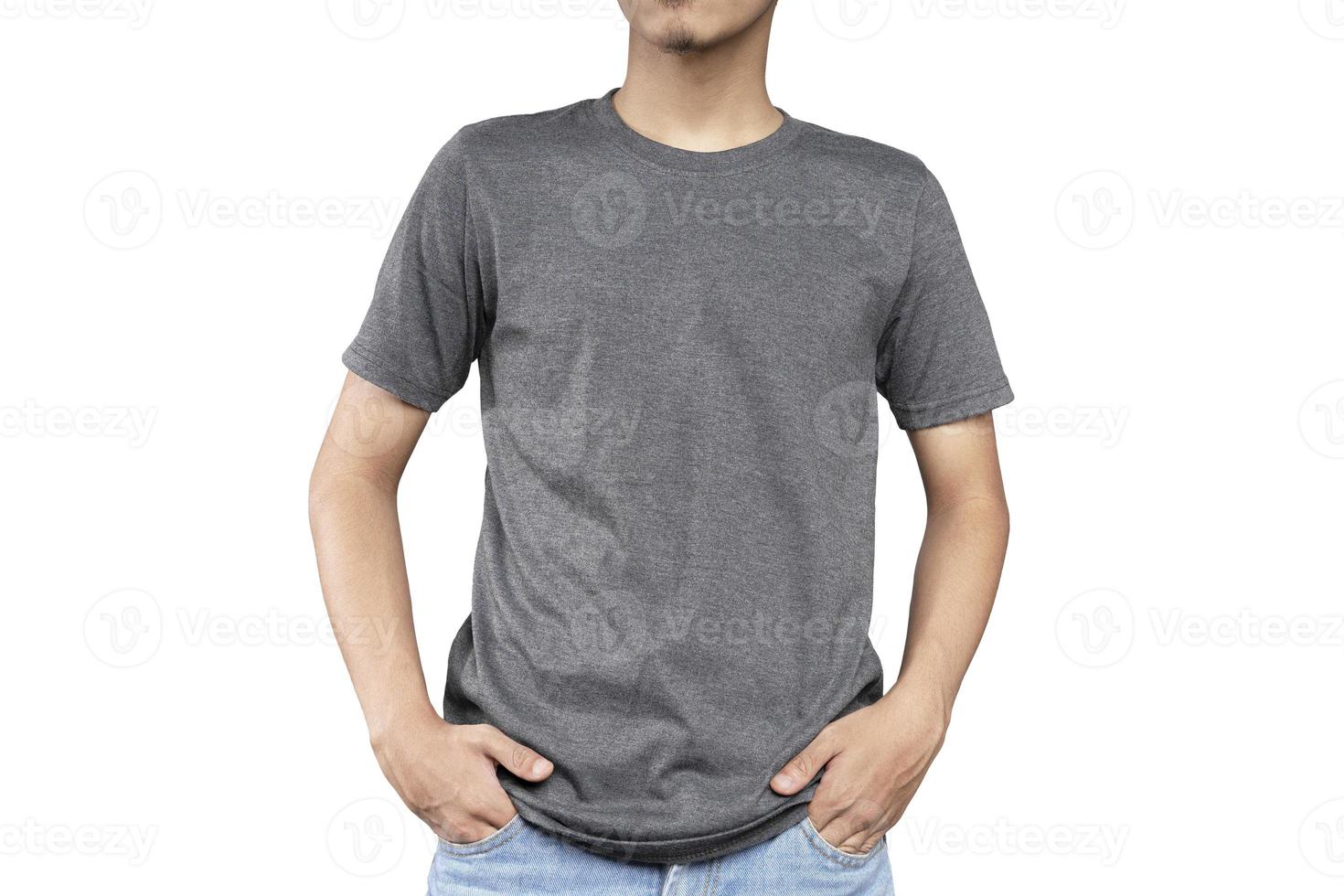 hombre vestido con una camiseta informal gris. vista frontal de una plantilla simulada para una impresión de diseño de camiseta foto