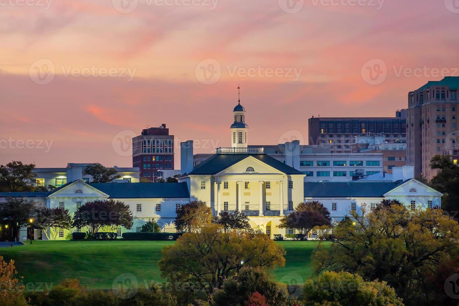 paisaje urbano del horizonte de la ciudad del centro de richmond en virginia, estados unidos foto