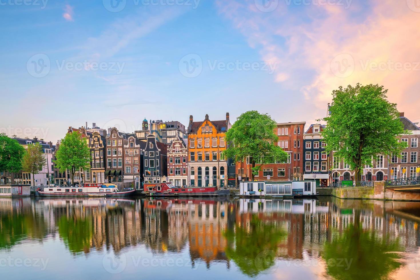 amsterdam centro de la ciudad horizonte paisaje urbano de países bajos foto