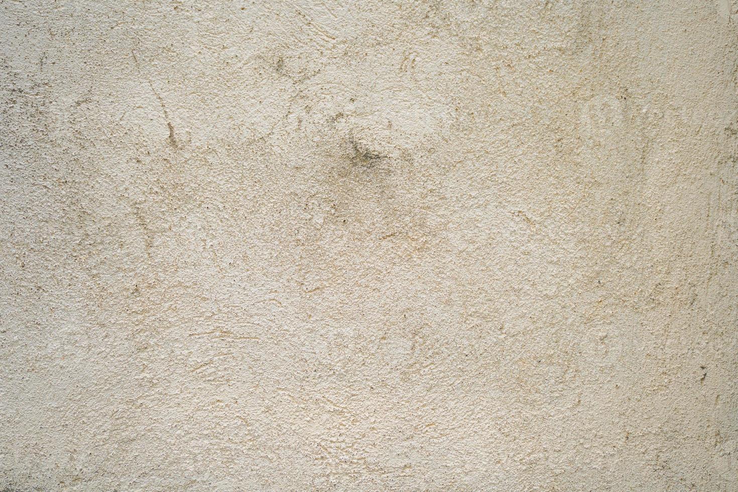 textura del antiguo muro de hormigón gris para el fondo. textura áspera en la pared gris forma áspera debido a la capa de pintura descascarada debido a la lluvia foto