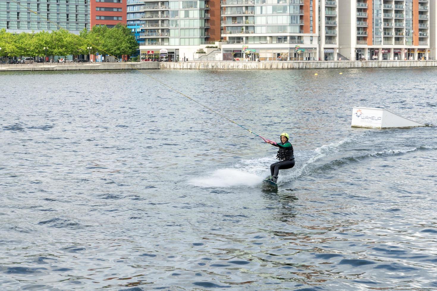 Londres, Reino Unido, 2014. wakeboard en North Greenwich foto