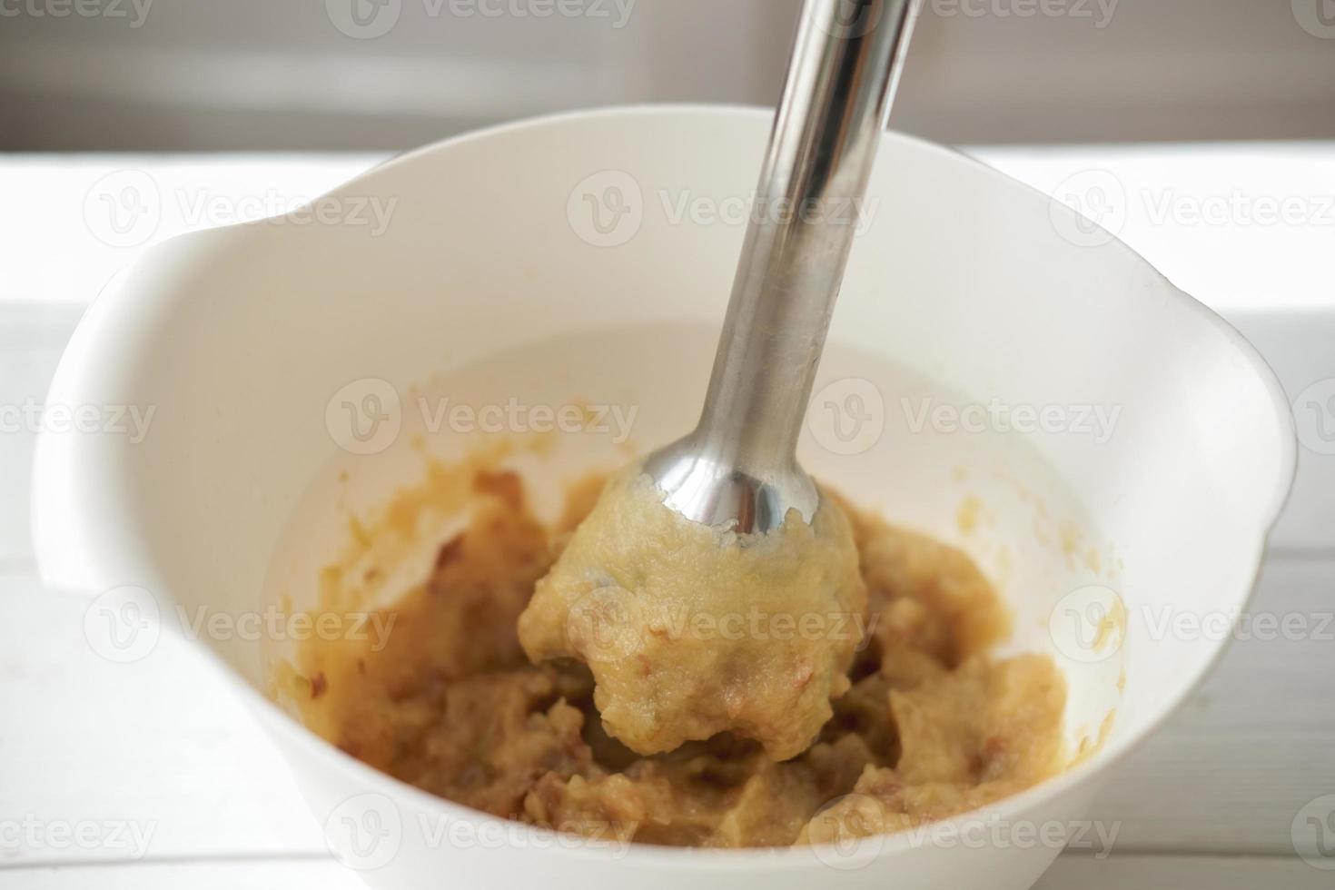 Making apple puree with hand blender. 8374715 Stock Photo at Vecteezy