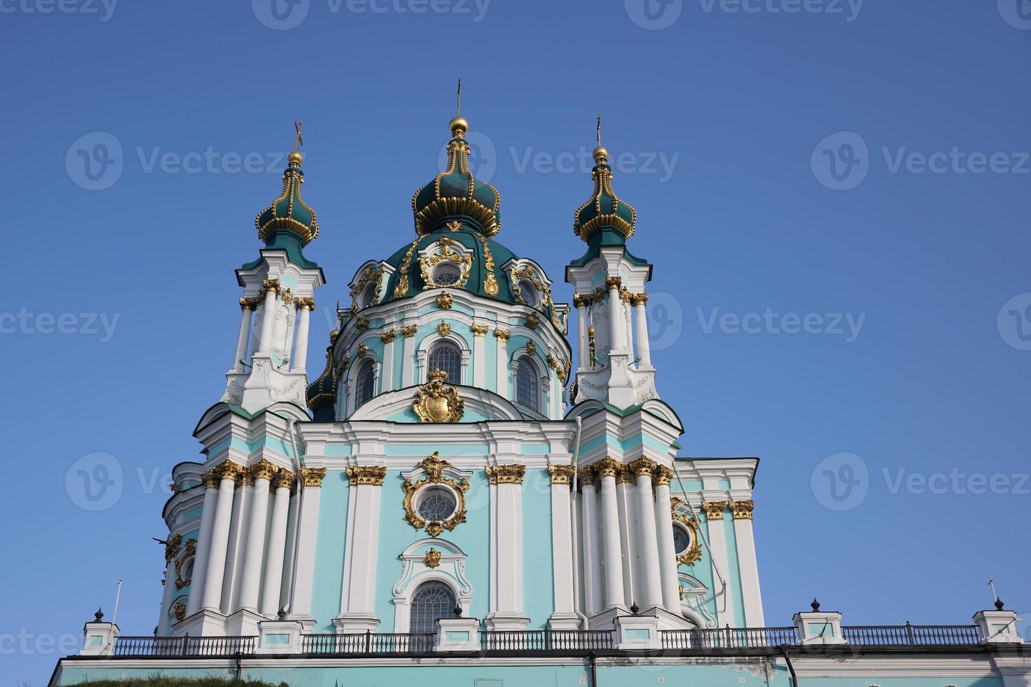 iglesia de san andrés en kiev, ucrania foto