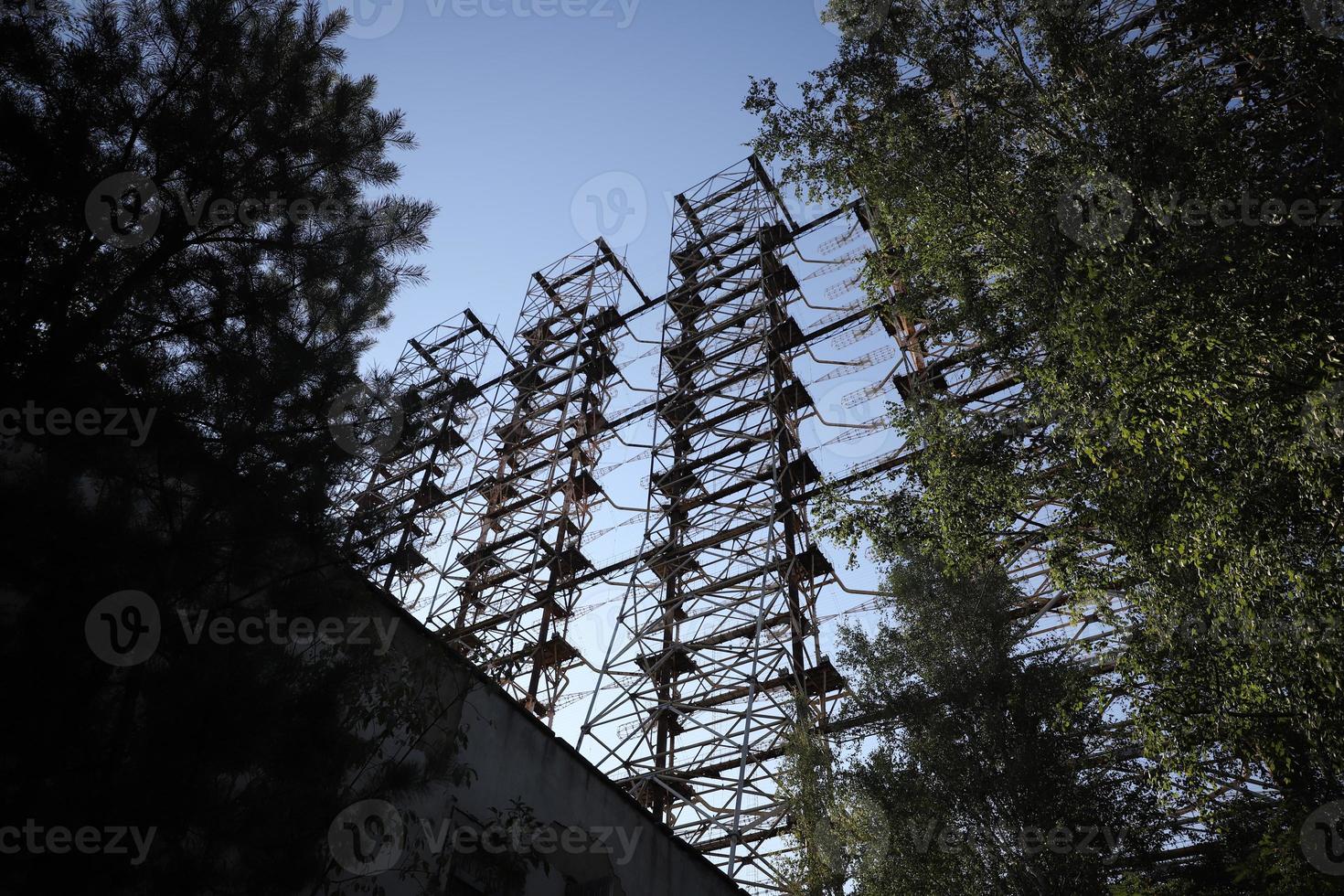 radar duga en la zona de exclusión de chernobyl, ucrania foto