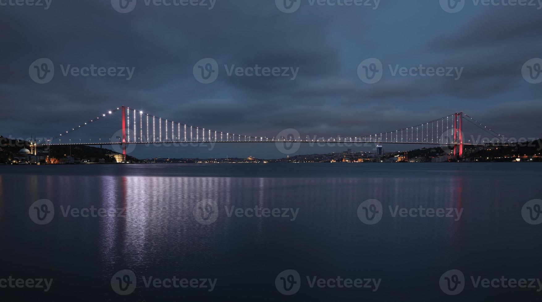 puente de los mártires del 15 de julio en estambul, turquía foto