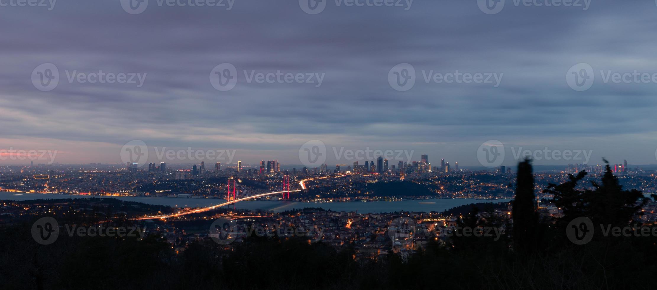 puente de los mártires del 15 de julio en estambul, turquía foto