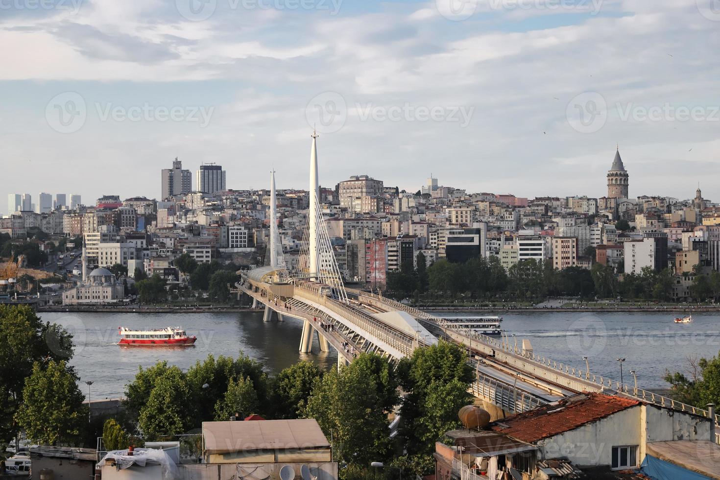 puente de metro halic en estambul, turquía foto