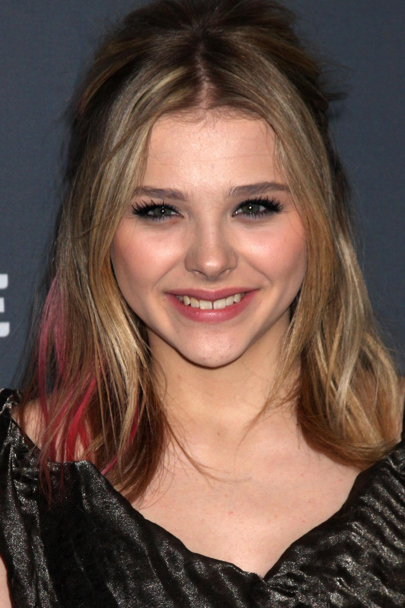LOS ANGELES, FEB 21 - Chloe Grace Moretz arrives at the 14th Annual