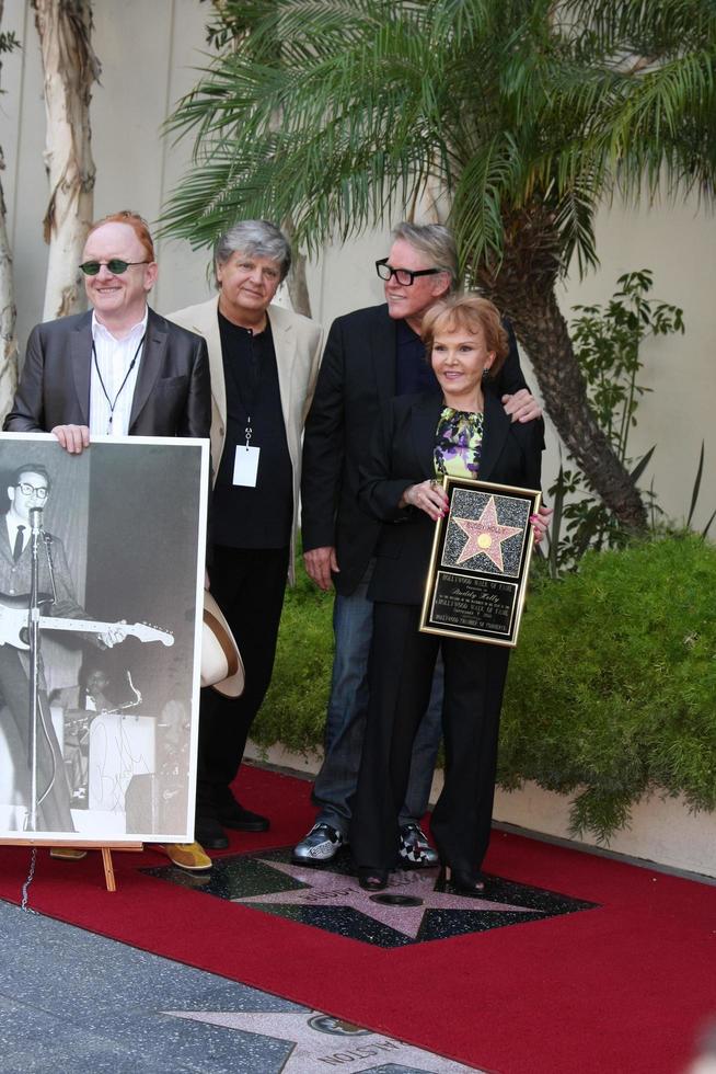 los angeles, 7 de septiembre - peter asher, phil everly, gary busey, maria elena holly en la ceremonia del paseo de la fama de buddy holly en el paseo de la fama de hollywood el 7 de septiembre de 2011 en los angeles, ca foto