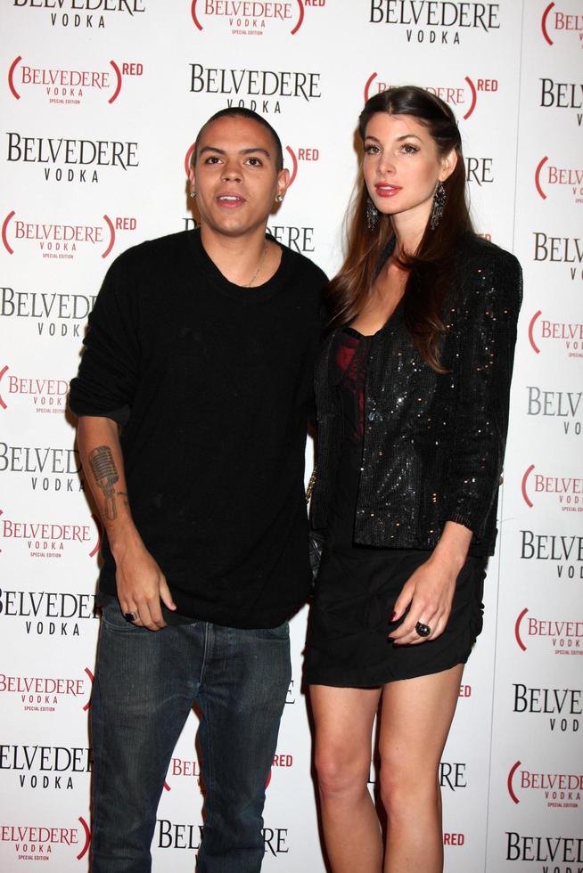 los angeles, 10 de febrero - evan ross llega al lanzamiento de la botella belvedere red special edition en avalon el 10 de febrero de 2011 en los angeles, ca foto