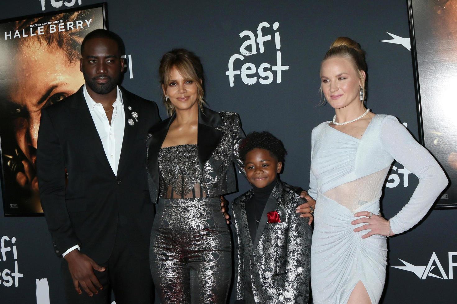 LOS ANGELES NOV 13 - Shamier Anderson, Halle Berry, Danny Boyd Jr