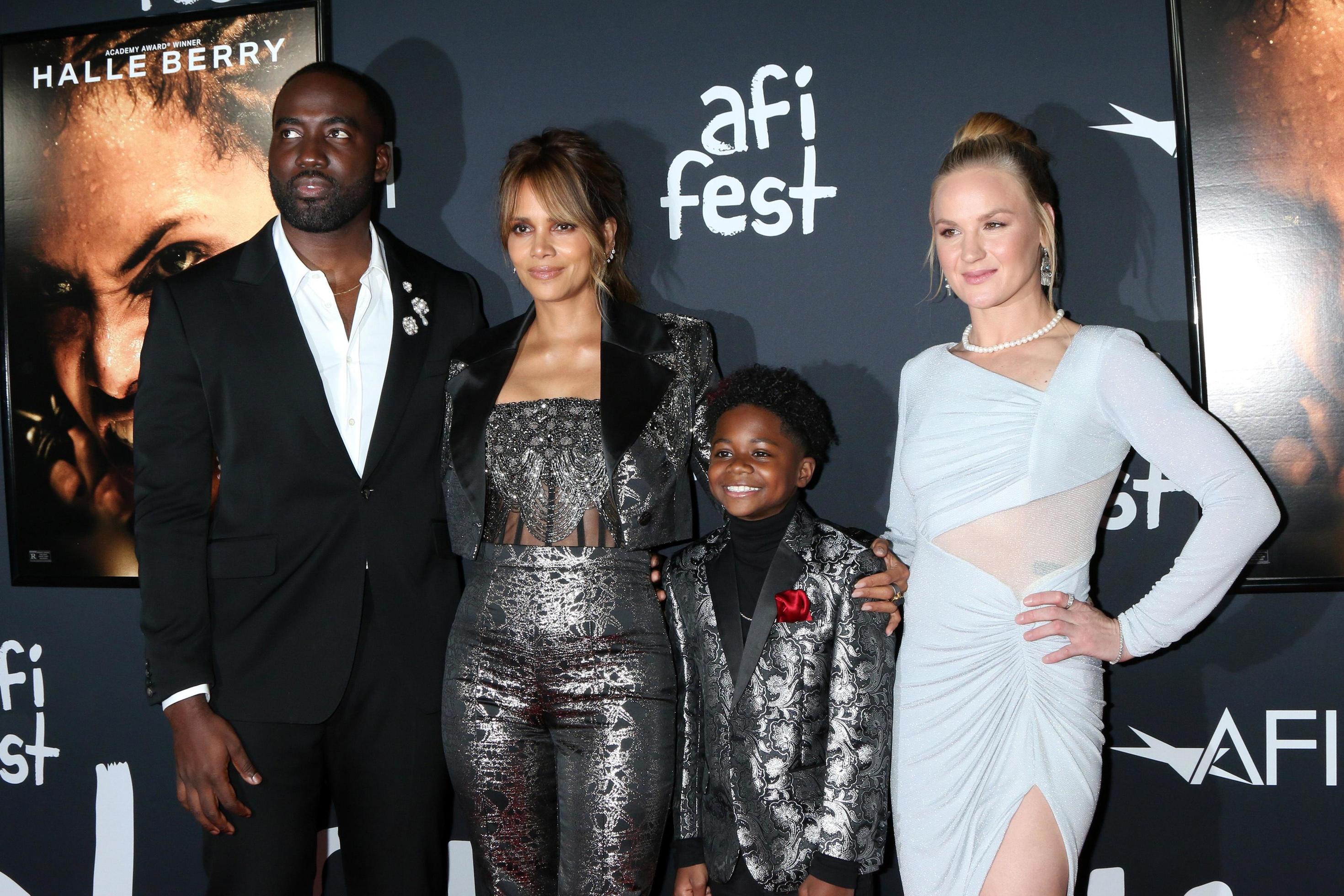 LOS ANGELES NOV 13 - Shamier Anderson, Halle Berry, Danny Boyd Jr