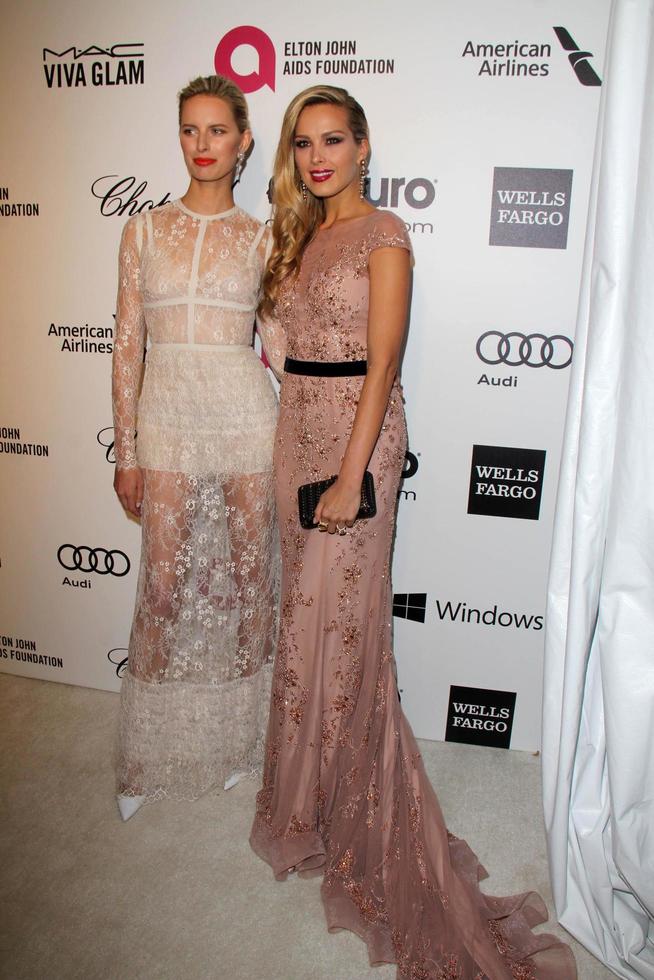 LOS ANGELES, MAR 3 - Karolina Kurkova, Petra Nemcova at the Elton John