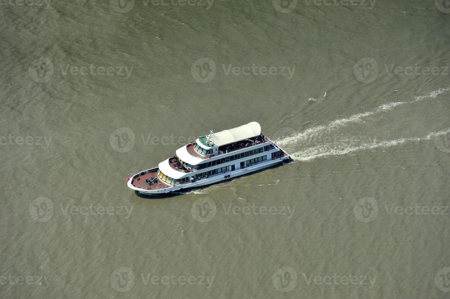 barco en el agua foto