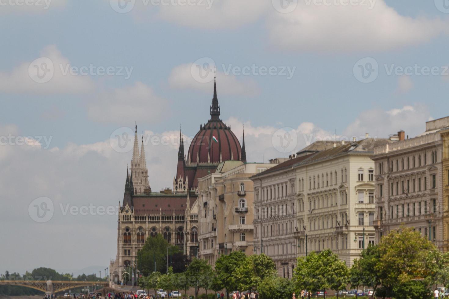 vista de puntos de referencia en budapest foto