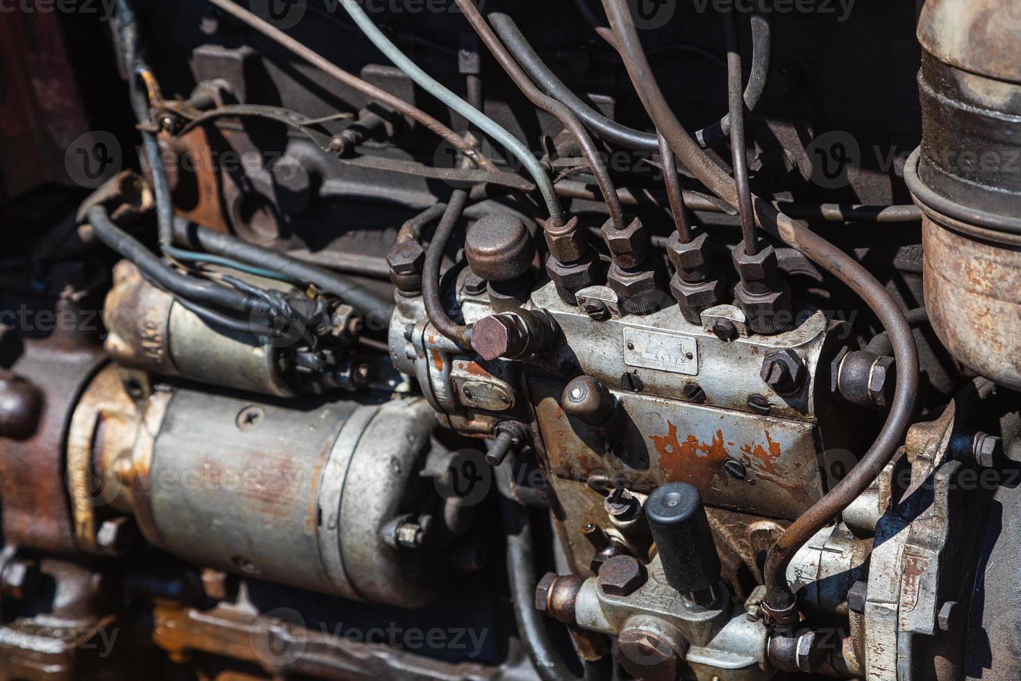 primer plano de un bloque de motor limpio. motor de combustión interna, piezas de automóviles, desmontaje foto