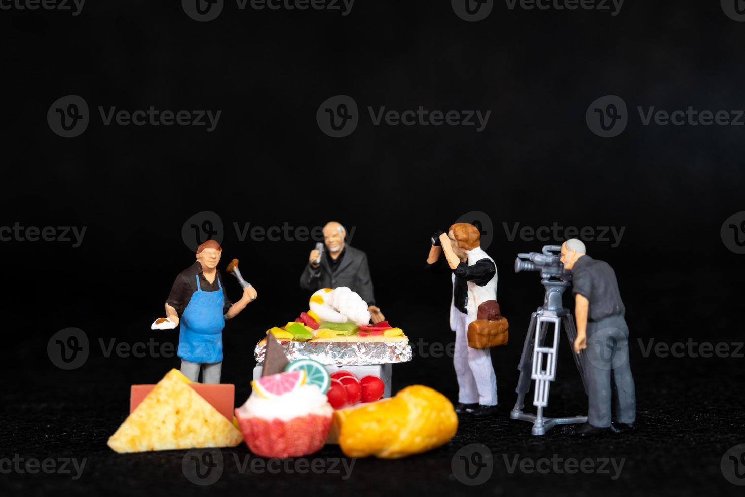 Miniature people Chefs is preparing a bakery in The studio photo