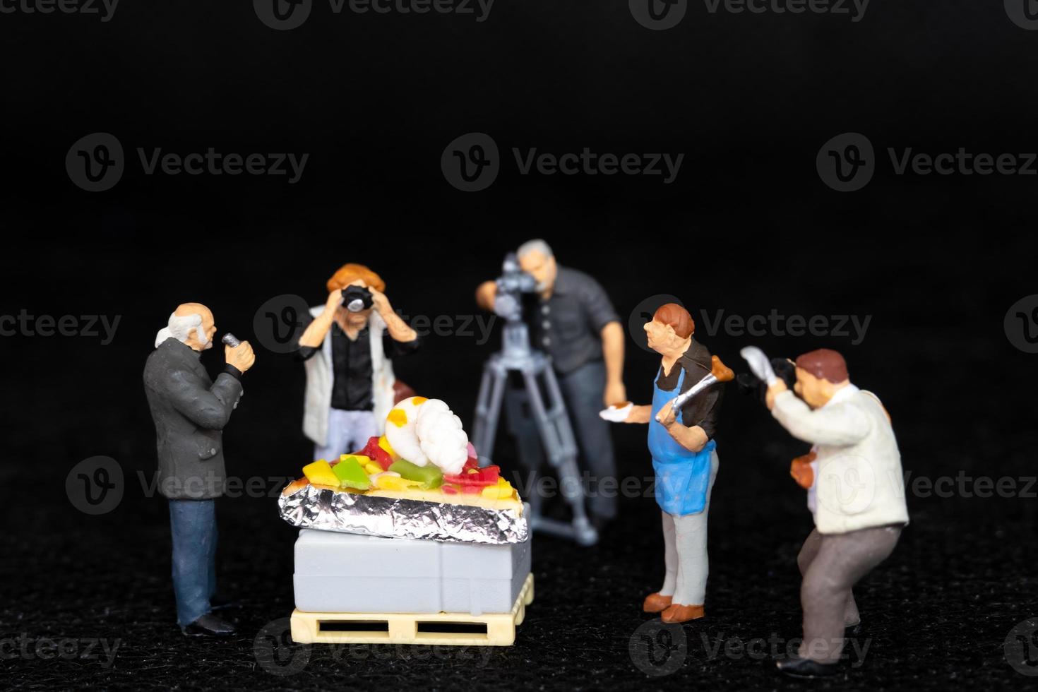 Miniature people Chefs is preparing a bakery in The studio photo