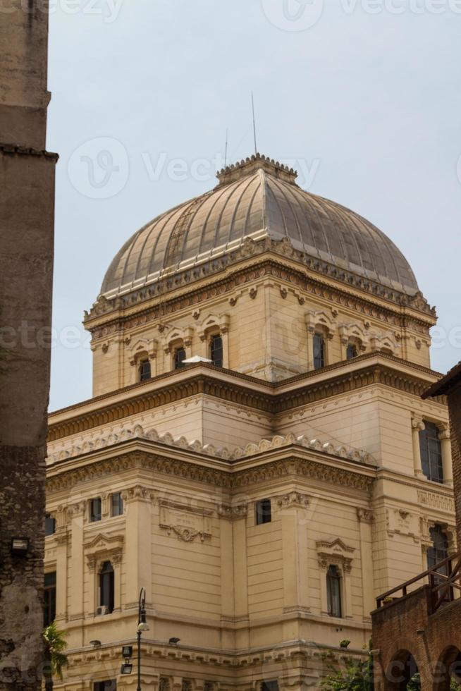 sinagoga y el gueto judío en roma, italia foto