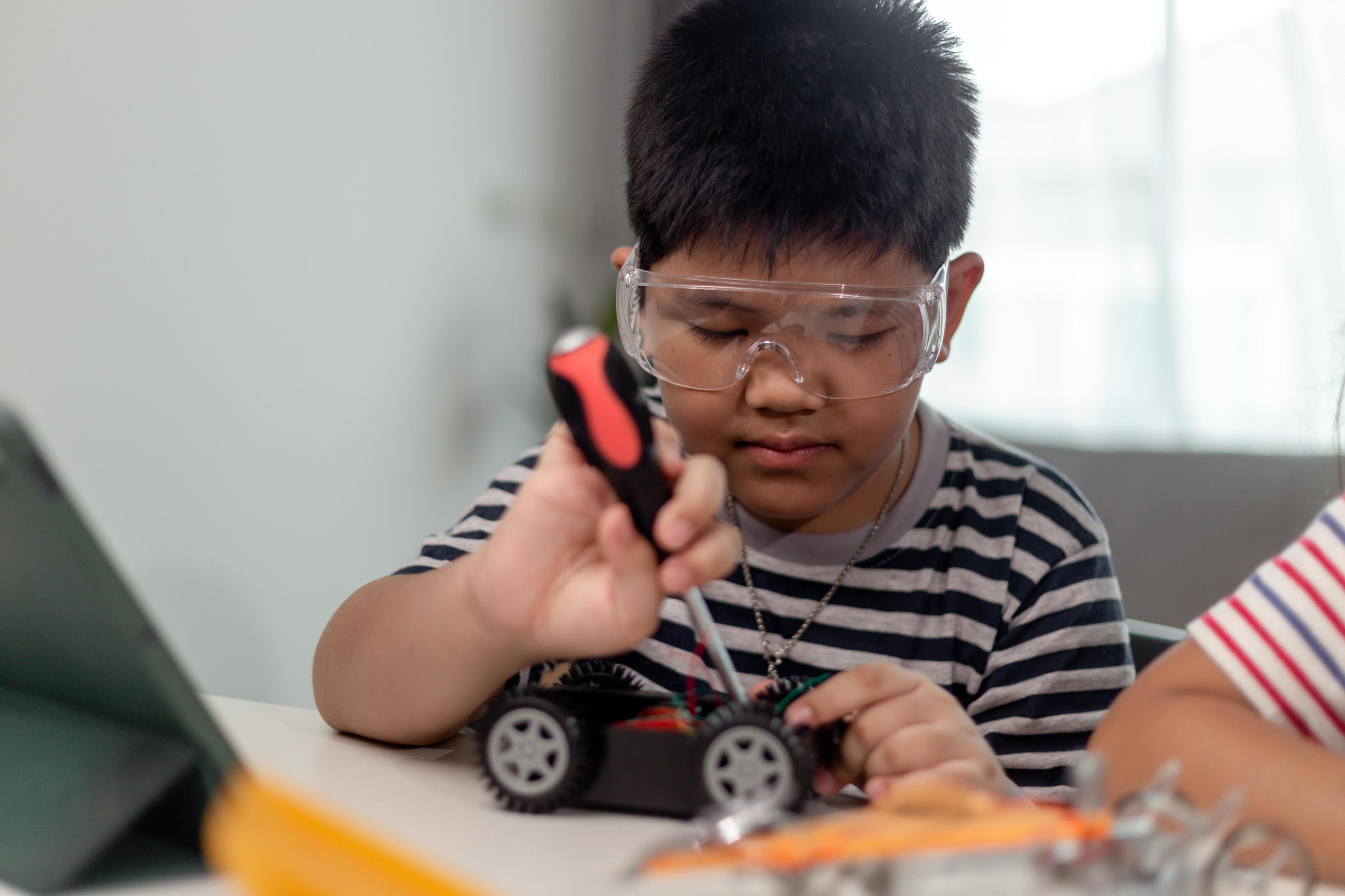 Young asia student remotely learn online at home in coding robot