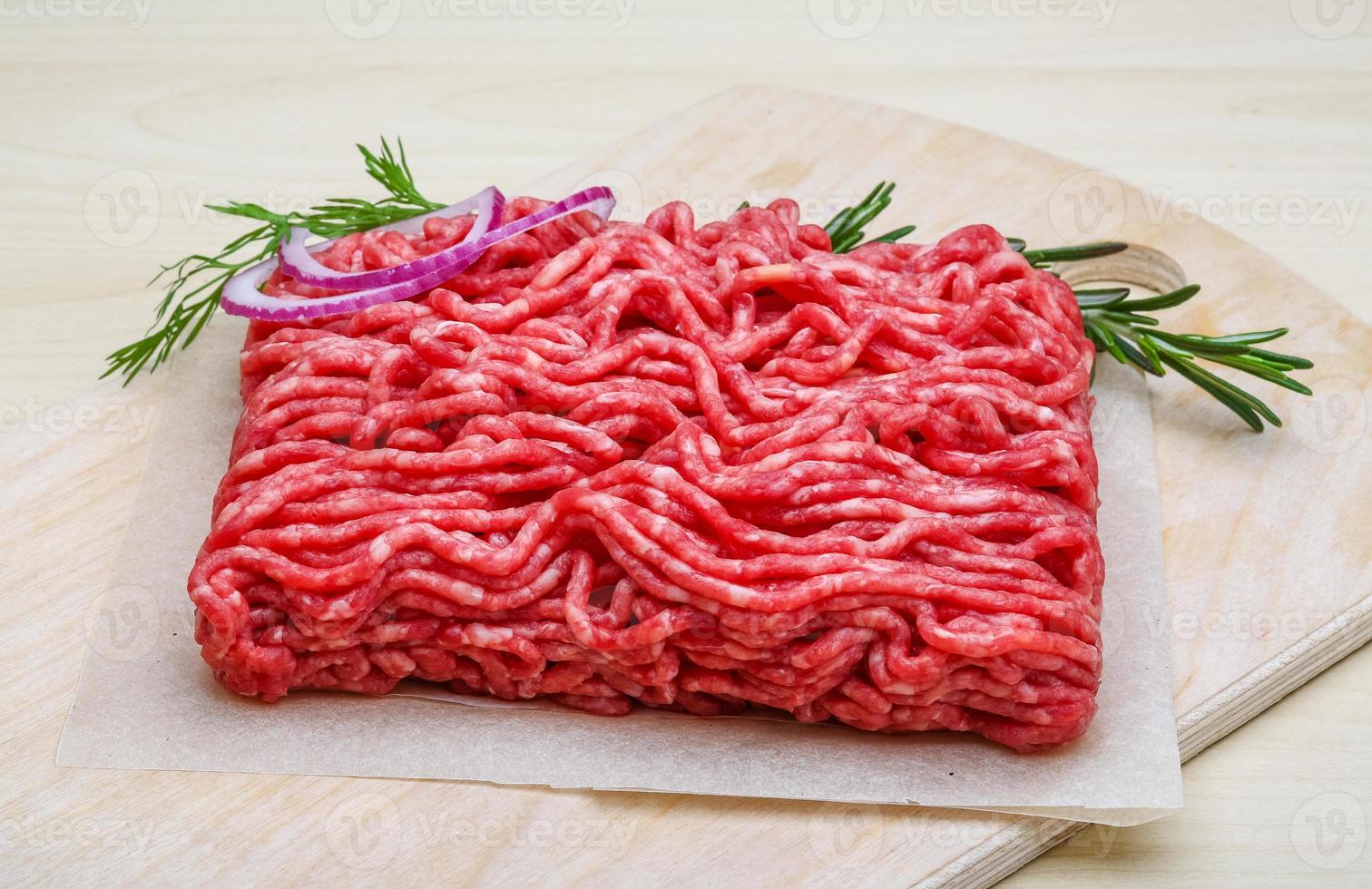 Raw beef minced meat 8431343 Stock Photo at Vecteezy