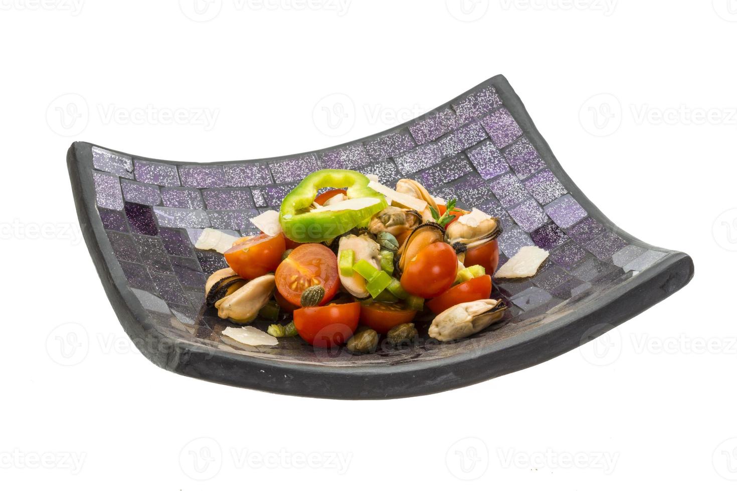 Salad with mussels and tomato photo