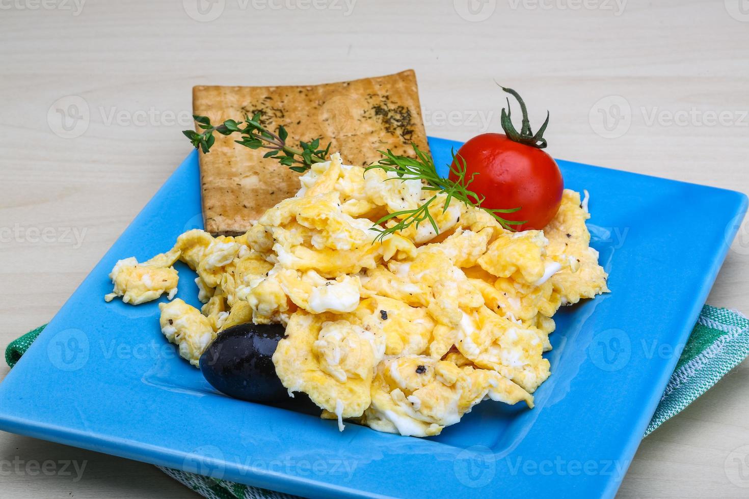 Scrambled eggs with tomato 8432346 Stock Photo at Vecteezy