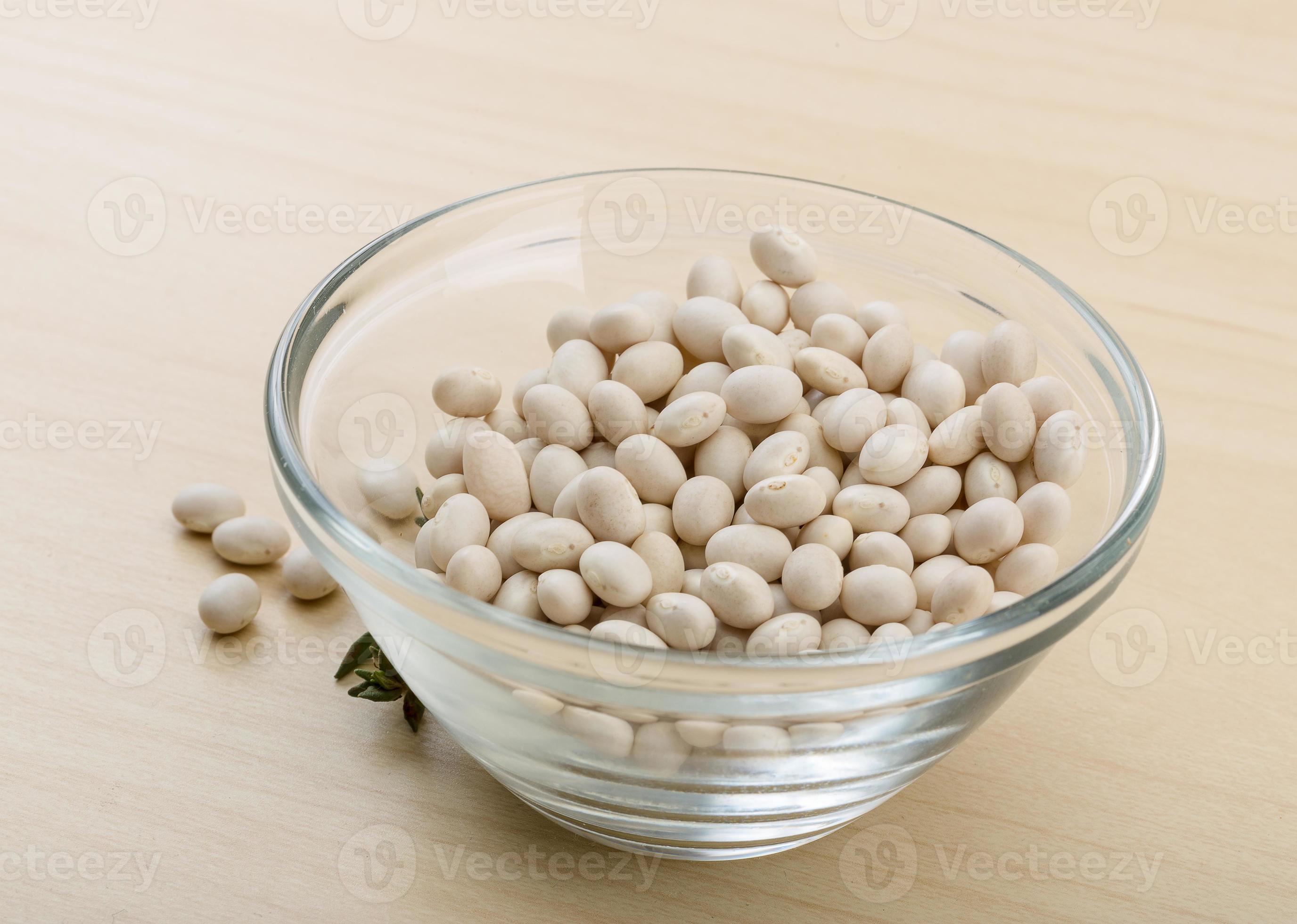 White dry beans 8432347 Stock Photo at Vecteezy