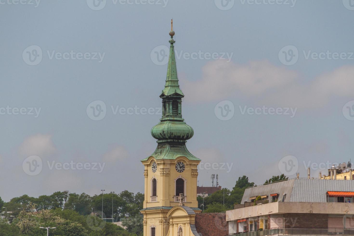 vista de puntos de referencia en budapest foto