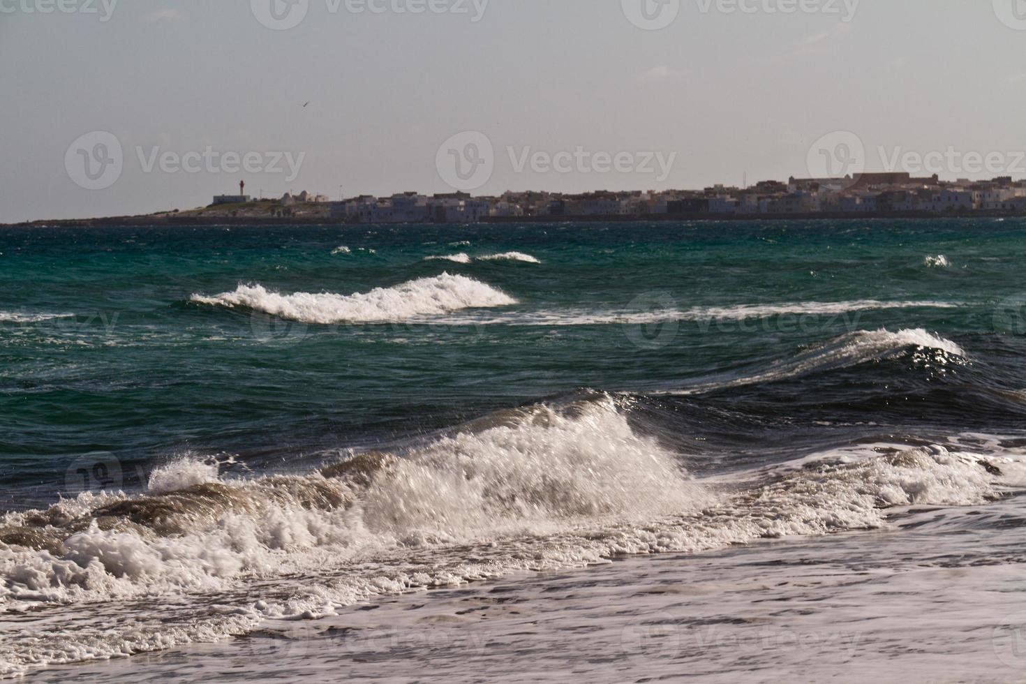 olas del mar en el mar mediterráneo foto