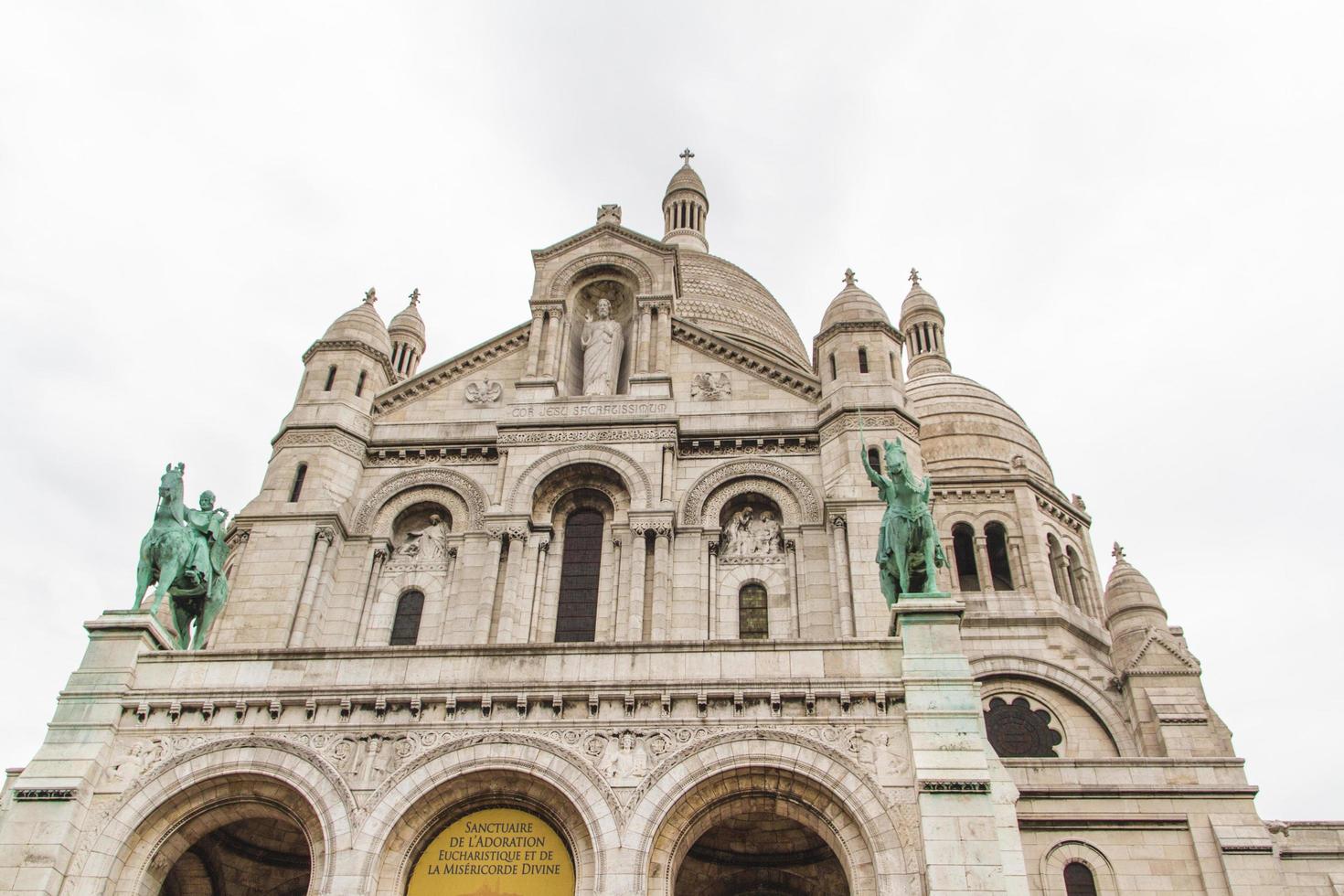 la arquitectura externa de sacre coeur, montmartre, parís, francia foto