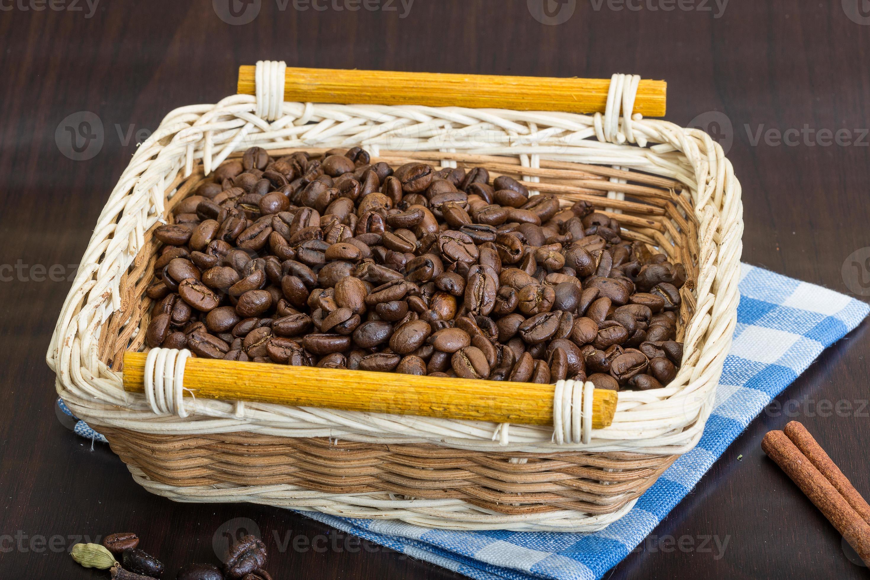 Roasted coffee beans 8438195 Stock Photo at Vecteezy