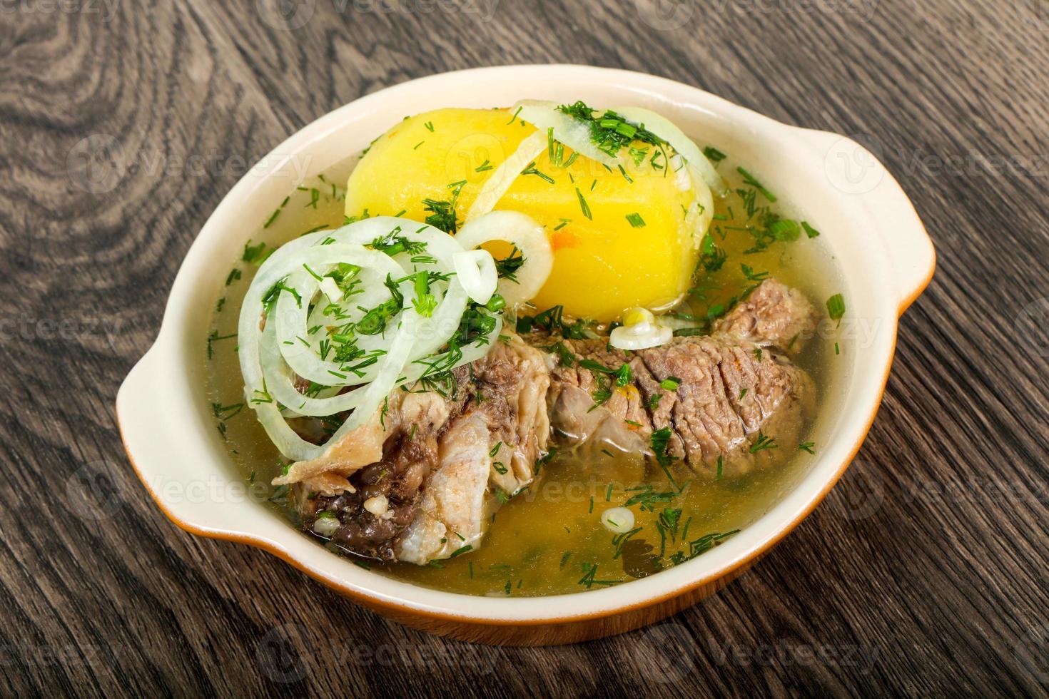 sopa de carne caucásica - hashlama foto