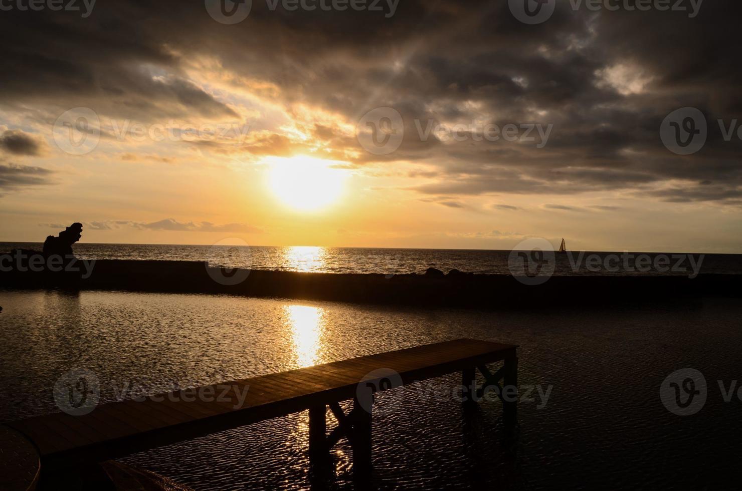 amanecer en el muelle foto