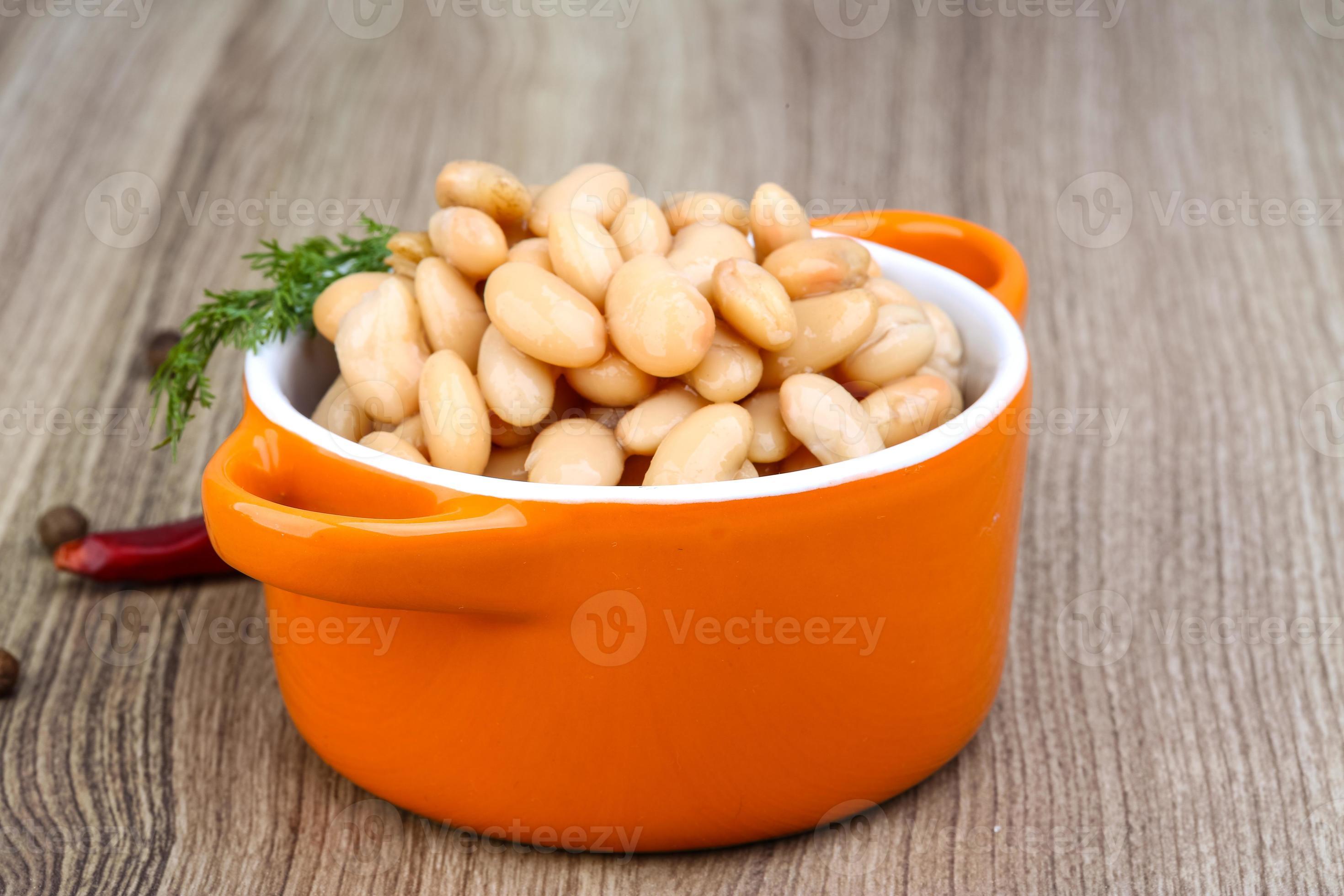 Canned white beans 8444234 Stock Photo at Vecteezy