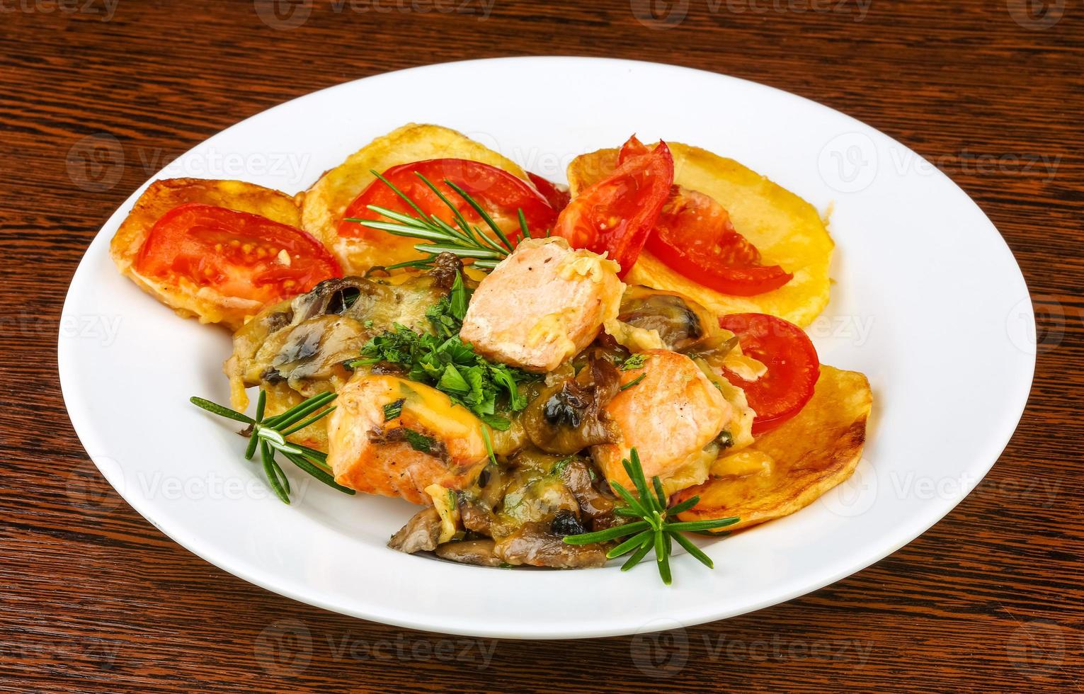 salmón con verduras a la plancha foto