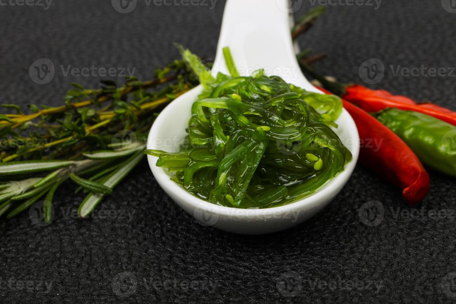 Seaweed salad Chuka photo