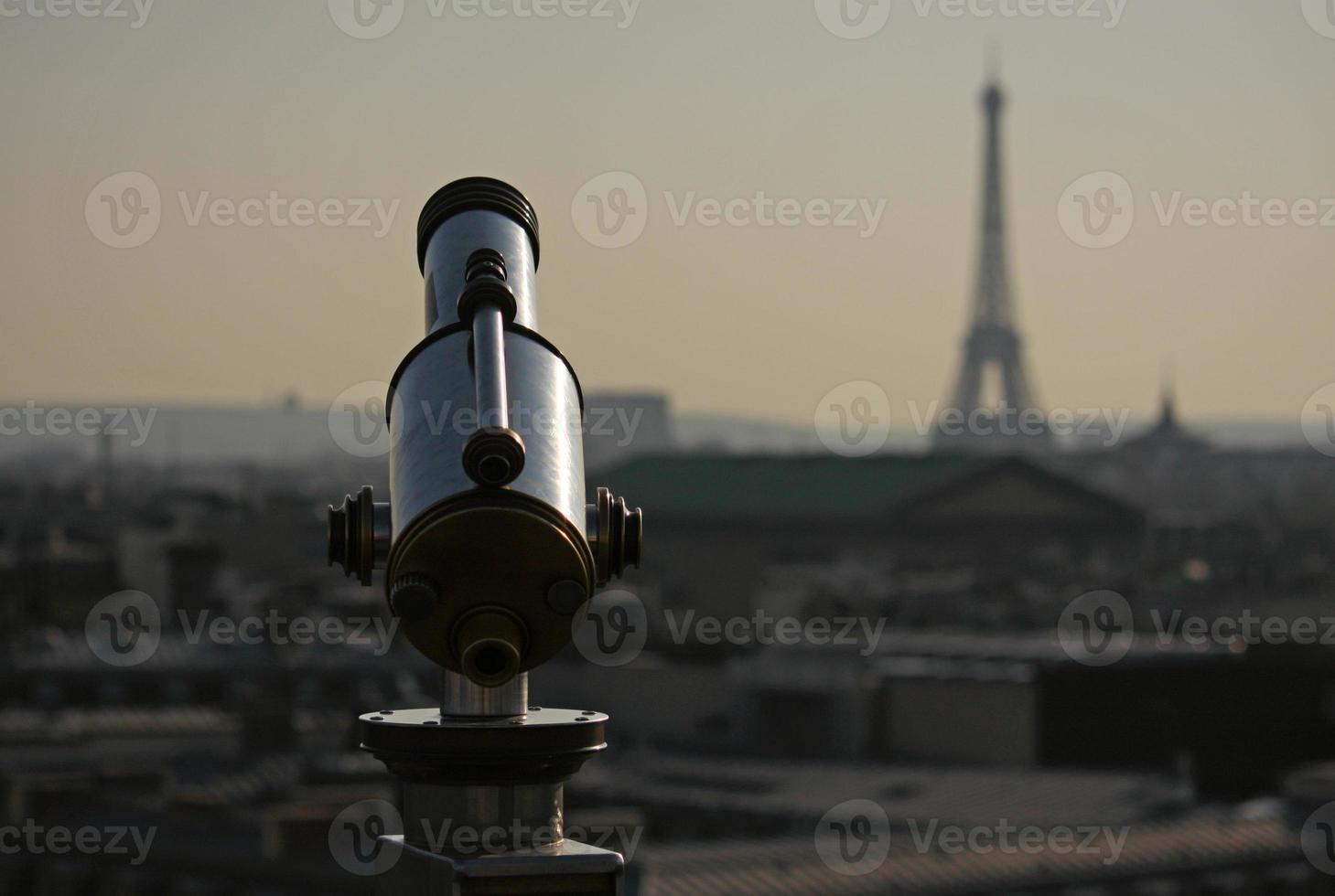 punto de vista en parís con la torre eiffel al fondo foto