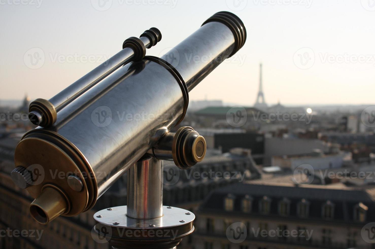 punto de vista en parís con la torre eiffel al fondo foto