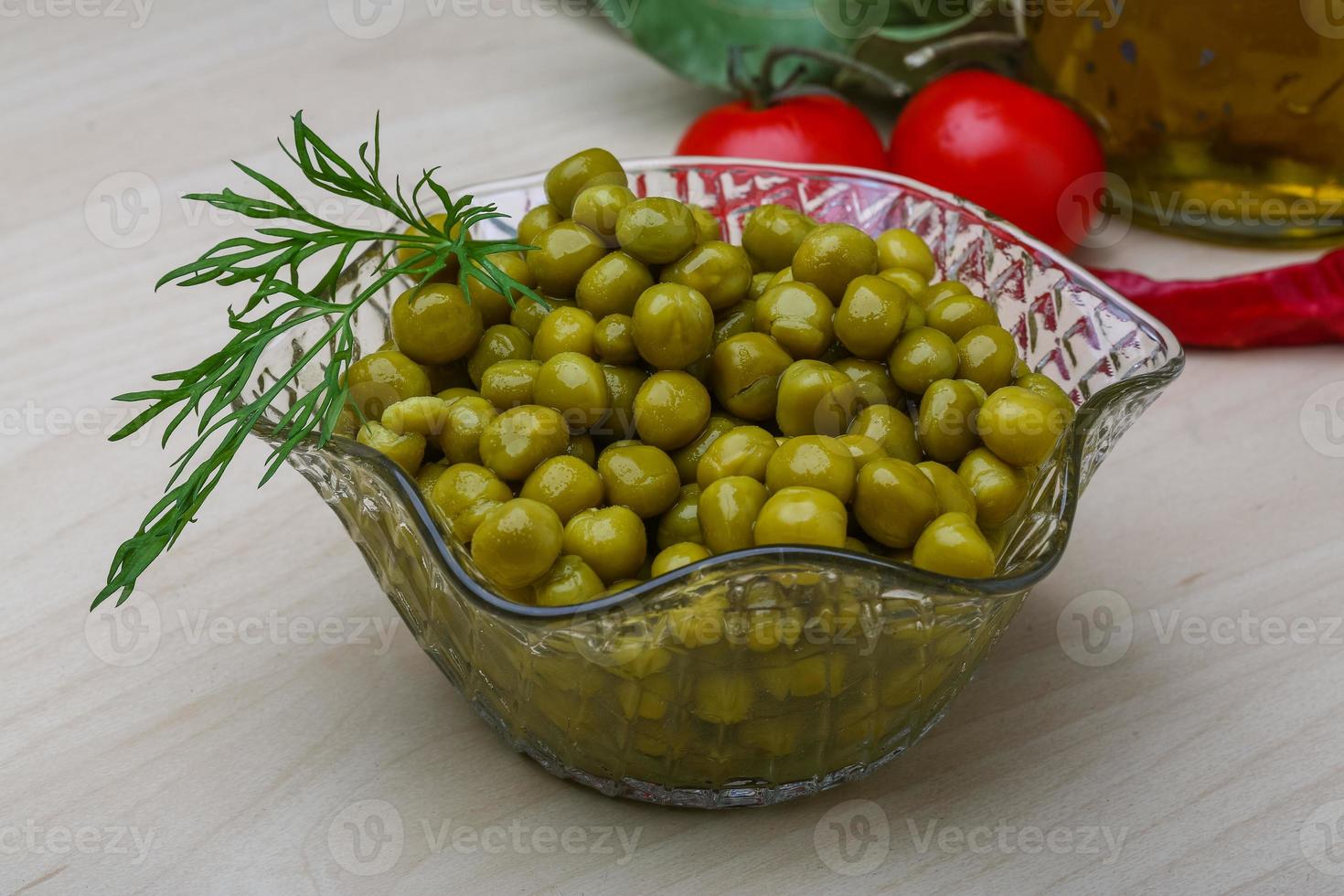 Green canned peas photo