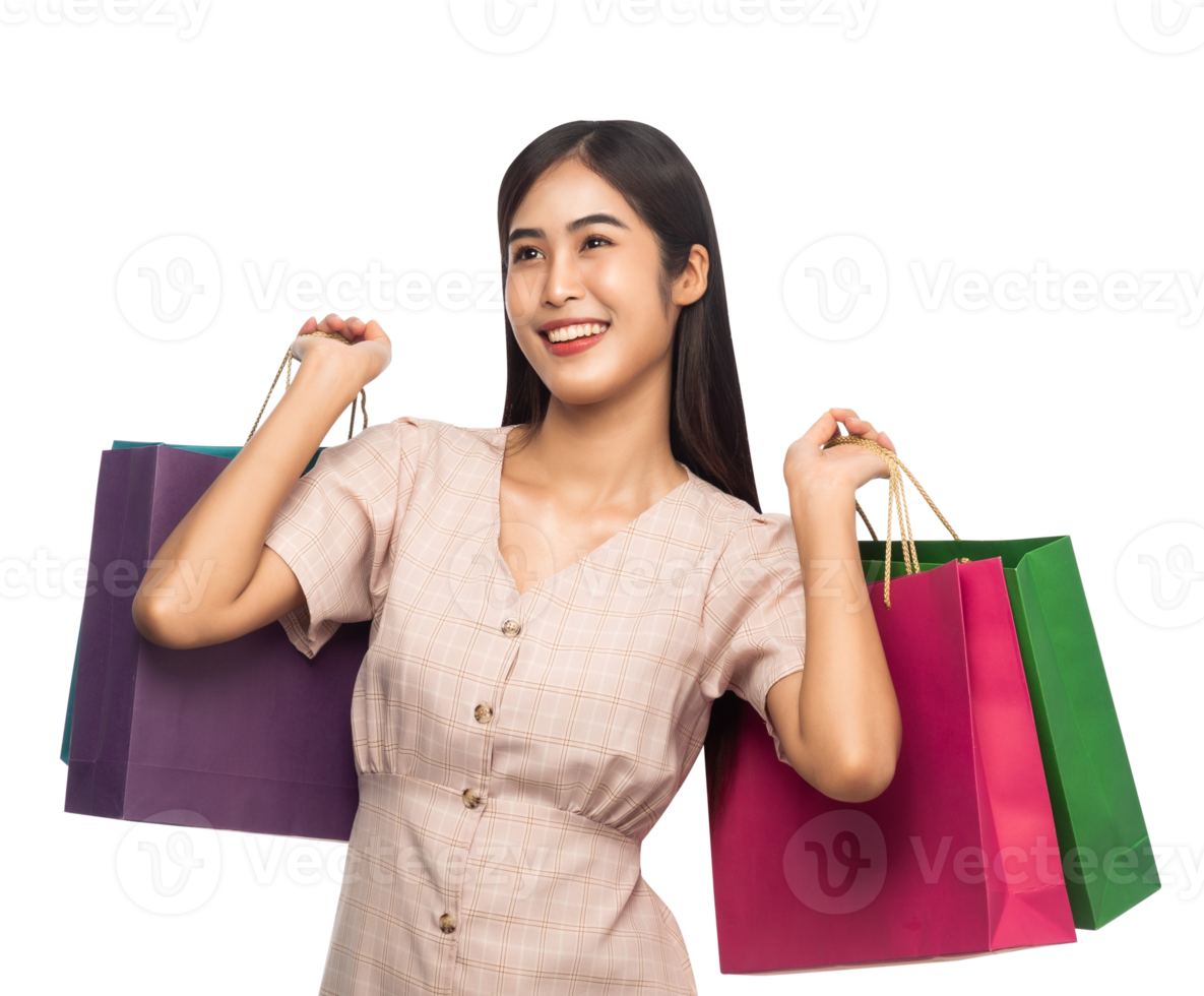 hermosa joven asiática con bolsas de compras, archivo png