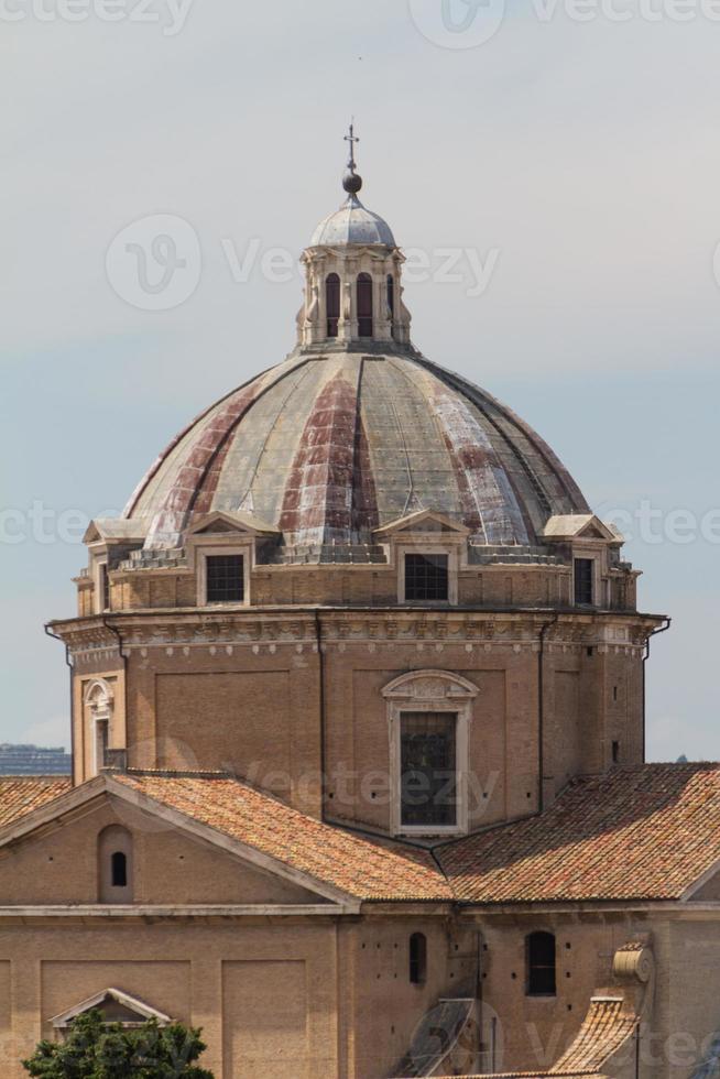 gran iglesia en el centro de roma, italia. foto