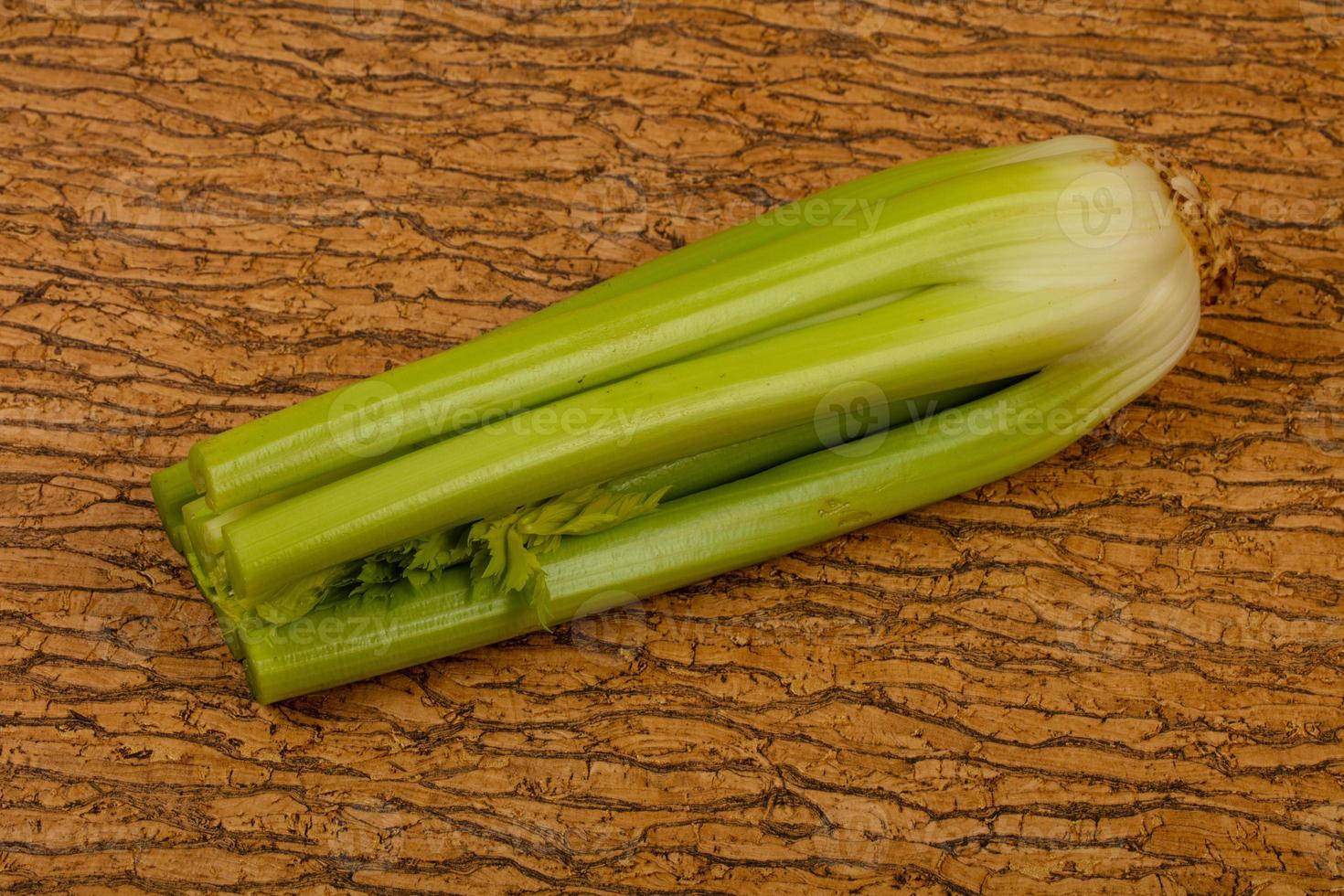 alimentos orgánicos - palitos de apio foto