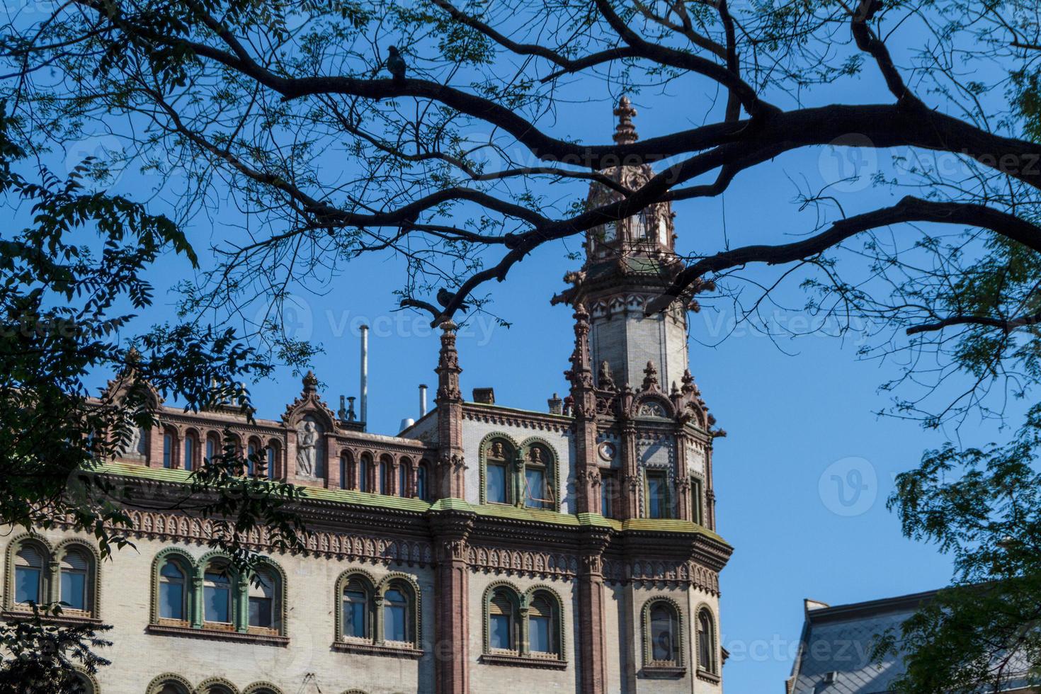 edificios típicos del siglo XIX en el distrito del castillo de buda de budapest foto