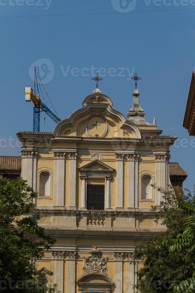 gran iglesia en el centro de roma, italia. foto