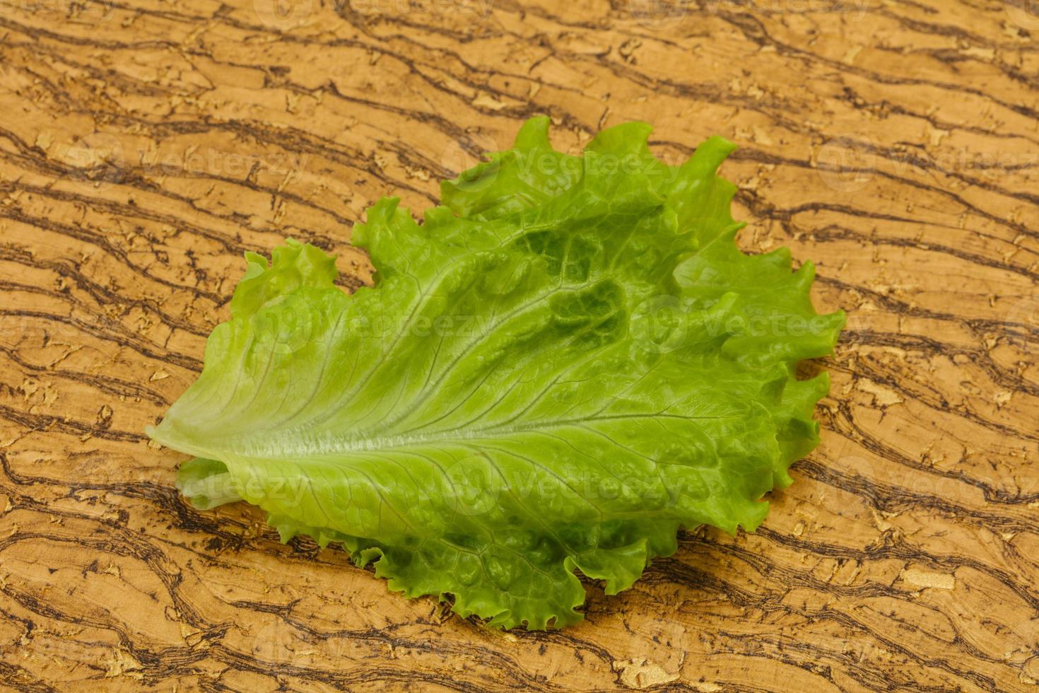 cocina dietética hojas de ensalada verde foto