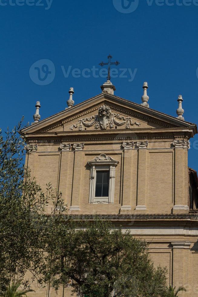 gran iglesia en el centro de roma, italia. foto