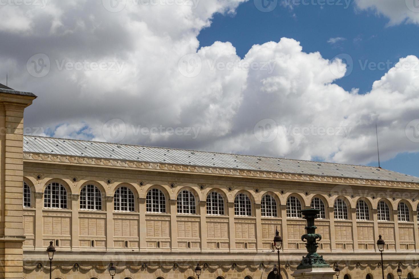 edificio historico en paris francia foto